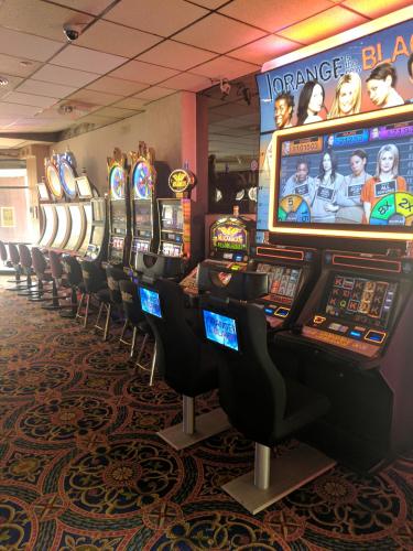 Casino, Hotel Nevada & Gambling Hall in Ely (NV) Casino, Hotel Nevada & Gambling Hall in Ely (NV)