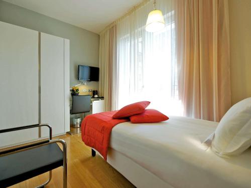 This photo about Hotel Mercure Milano Solari shared on HyHotel.com