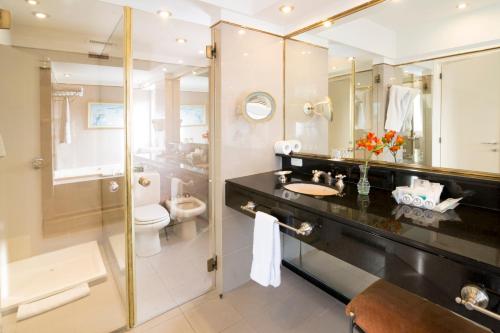 Kamar Mandi, Hotel Claridge in Buenos Aires Kamar Mandi, Hotel Claridge in Buenos Aires