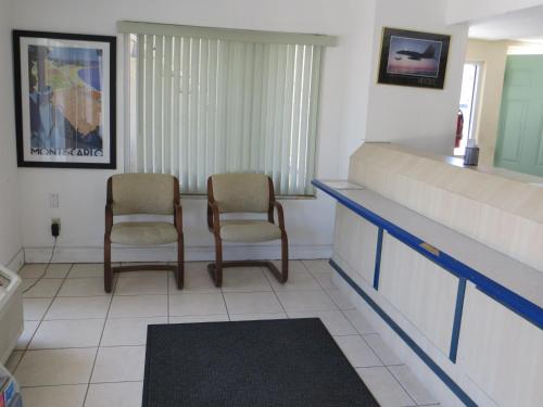 Lobby, Budget Inn in Cocoa (FL) Lobby, Budget Inn in Cocoa (FL)