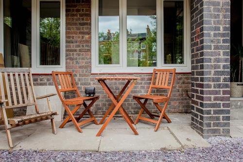 This photo about Modern Central 1-Bed in Clerkenwell - sleeps 4! shared on HyHotel.com