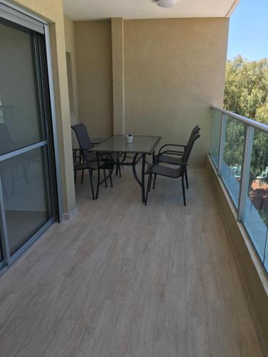 Terraza/balcón, Shave Tsion Apartment in the center Ashdod in Ashdod Terraza/balcón, Shave Tsion Apartment in the center Ashdod in Ashdod