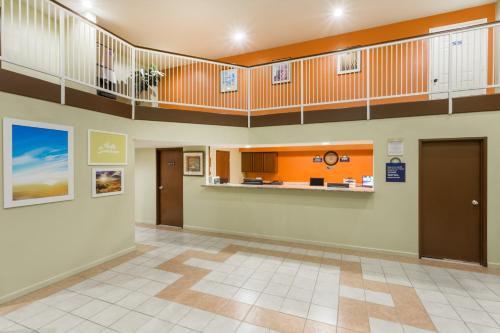 Predvorje, Days Inn by Wyndham Holbrook in Holbrook (AZ) Predvorje, Days Inn by Wyndham Holbrook in Holbrook (AZ)
