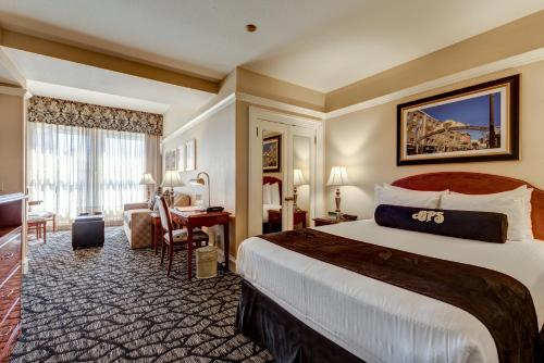 Gaslamp Plaza Suites near San Diego Convention Center Gaslamp Plaza Suites near San Diego Convention Center