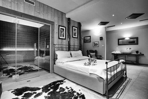 This photo about Les Plaisirs d'Antan shared on HyHotel.com