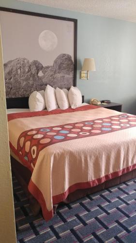 Guestroom, Super 8 By Wyndham Henderson North East Denver in Henderson (CO) Guestroom, Super 8 By Wyndham Henderson North East Denver in Henderson (CO)