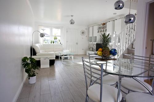 Gala Rooms Homestay - Free Parking in Danderhall Gala Rooms Homestay - Free Parking in Danderhall