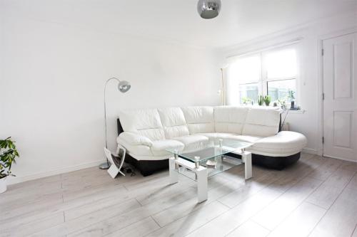 Gala Rooms Homestay - Free Parking in Danderhall Gala Rooms Homestay - Free Parking in Danderhall