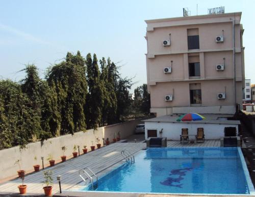 Piscina, Matrix Inn Shirdi (Hotel J C Castle) in Shirdi Piscina, Matrix Inn Shirdi (Hotel J C Castle) in Shirdi