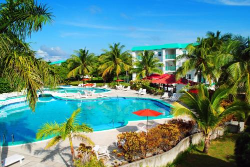 Entrada, Best Western Grand Baymen Gardens in San Pedro Entrada, Best Western Grand Baymen Gardens in San Pedro