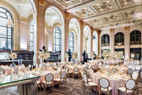 Banketzaal, One King West Hotel and Residence in Toronto Banketzaal, One King West Hotel and Residence in Toronto