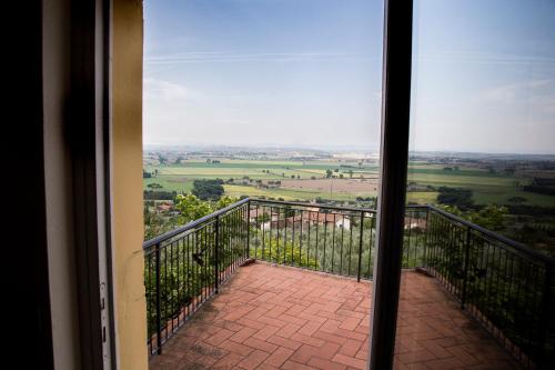 Erkély/terasz, La Maesta Tuscan Sun in Mezzavia Erkély/terasz, La Maesta Tuscan Sun in Mezzavia