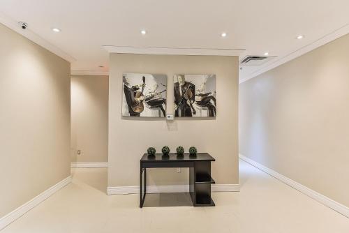 Lobby, NU Hotel Toronto Airport in Mississauga (ON) Lobby, NU Hotel Toronto Airport in Mississauga (ON)