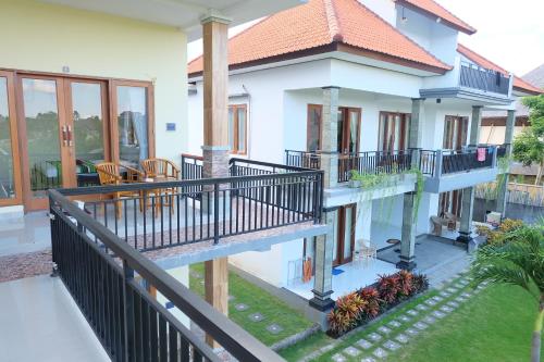 Hotel D'Canggu Homestay