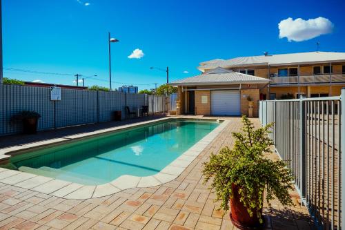 مسبح, كلوب موتور إن (Club Motor Inn) in Narrabri مسبح, كلوب موتور إن (Club Motor Inn) in Narrabri