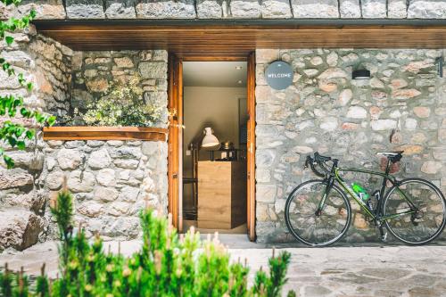 Vestíbul, Intrepid Hotel Rural - Adults Only in Bellver de Cerdanya Vestíbul, Intrepid Hotel Rural - Adults Only in Bellver de Cerdanya