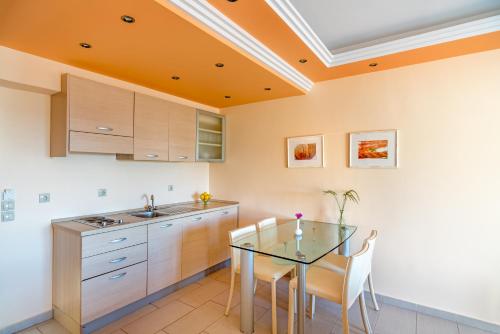 Ai Yannis Suites and Apartments Hotel in Marmaro (Kardamila) Ai Yannis Suites and Apartments Hotel in Marmaro (Kardamila)