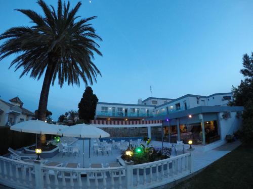 Pub/Lounge, Hotel Complejo Los Rosales in Churriana Pub/Lounge, Hotel Complejo Los Rosales in Churriana