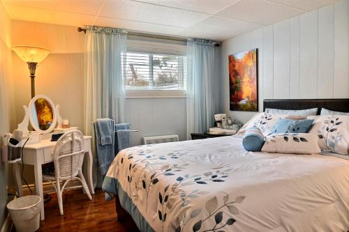 This photo about Gite de l'Artiste Perron shared on HyHotel.com