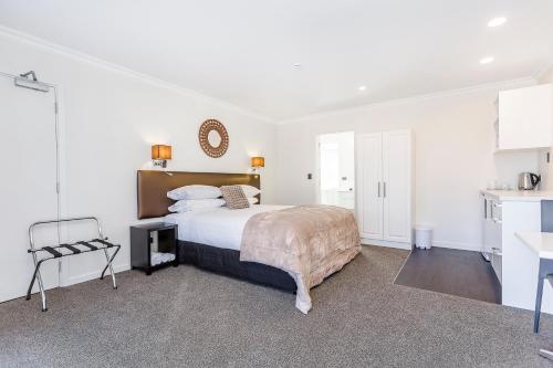 Studio Apartment Superking or Twin in West Dunedin Studio Apartment Superking or Twin in West Dunedin