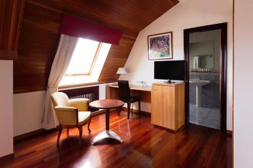 Guestroom, Hotel Valencia in Ferrol Guestroom, Hotel Valencia in Ferrol