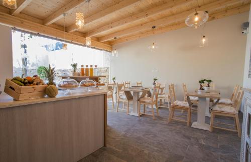 Shared lounge/TV area, LES SUITES MAGNOLIA in Olbia Shared lounge/TV area, LES SUITES MAGNOLIA in Olbia