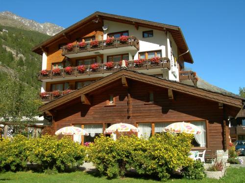 Laluan Masuk, Hotel Adler in Saas-Fee Laluan Masuk, Hotel Adler in Saas-Fee