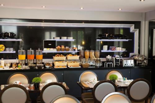 Restaurant, Hotel Plaza Elysees in 8th - Champs Elysees Restaurant, Hotel Plaza Elysees in 8th - Champs Elysees