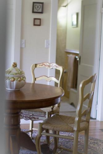 Historic White Blossom House in Southold (NY) Historic White Blossom House in Southold (NY)