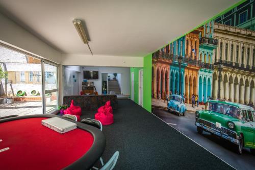 Felles stue/TV-område, Crazy House Hostel in Pula Felles stue/TV-område, Crazy House Hostel in Pula