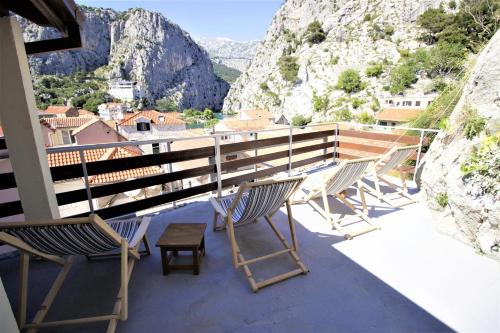 ระเบียง/ชานเรือน, Hostel Omiš (Hostel Omis) in โอมิส ระเบียง/ชานเรือน, Hostel Omiš (Hostel Omis) in โอมิส