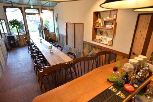 ห้องส่วนกลางสำหรับนั่งเล่น/ดูทีวี, Good Trip Hostel & Bar in โอะดะวะระ ห้องส่วนกลางสำหรับนั่งเล่น/ดูทีวี, Good Trip Hostel & Bar in โอะดะวะระ