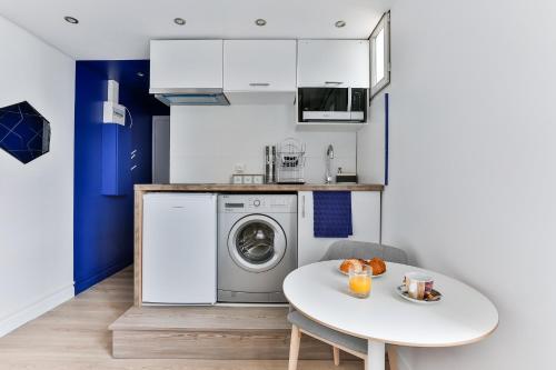 Kitchen, Studio Edgar Quinet in Neuilly-Plaisance Kitchen, Studio Edgar Quinet in Neuilly-Plaisance