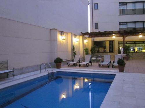 Úszómedence, Hotel Ele Puente Romano de Salamanca in Salamanca városközpont Úszómedence, Hotel Ele Puente Romano de Salamanca in Salamanca városközpont