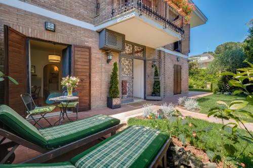 This photo about Greta e Prisca shared on HyHotel.com