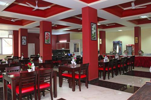 Comida y bebida, Hotel Shikhar & Restaurant in Almora Comida y bebida, Hotel Shikhar & Restaurant in Almora