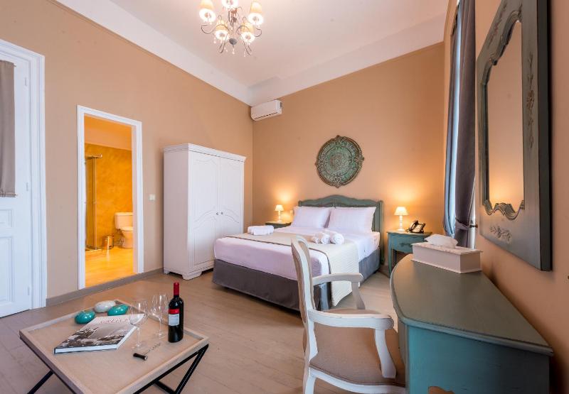 Junior Suite with Balcony and Acropolis View image 2