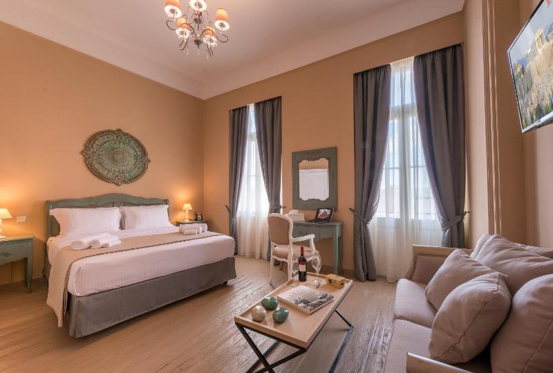 Junior Suite with Balcony and Acropolis View image 3