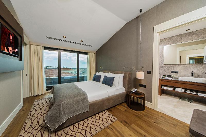 Golden Horn Suite with Bosphorus View image 4