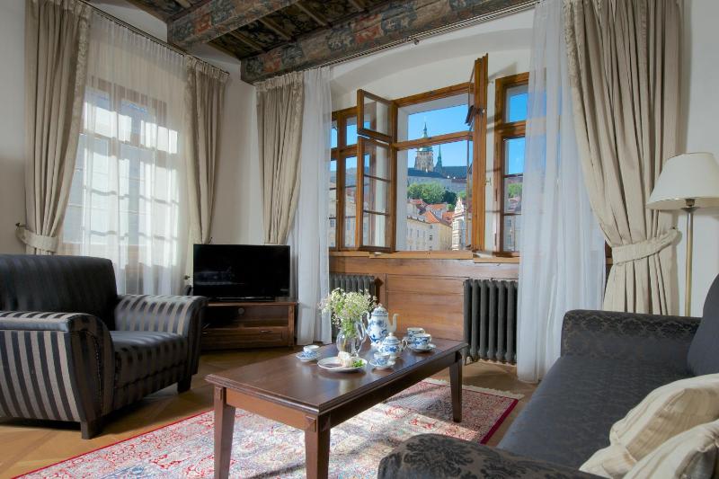 2-Bedroom Apartment with Prague Castle View image 1