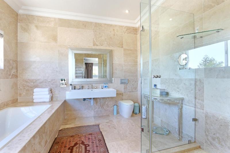 Suite with Sea View image 4