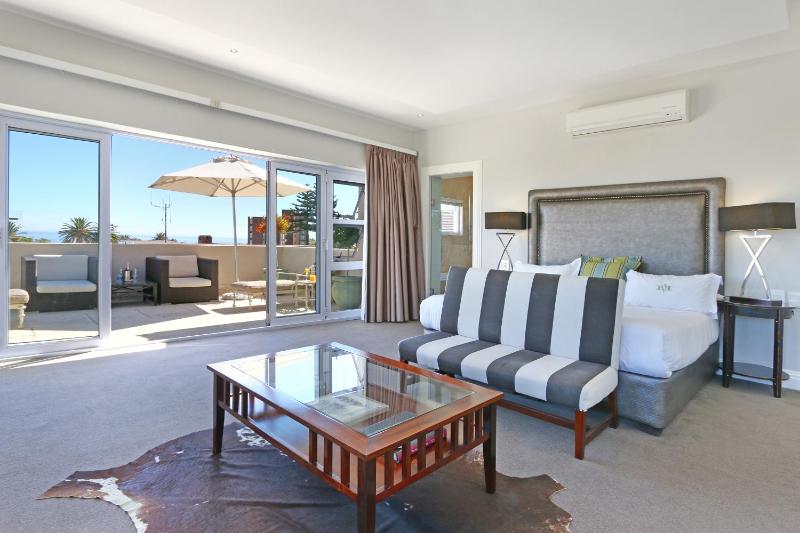 Suite with Sea View image 3