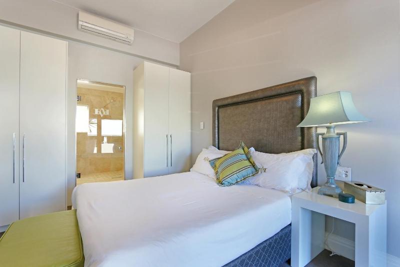 Queen Room image 1