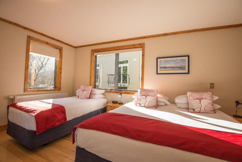 Deluxe Twin Room image 2
