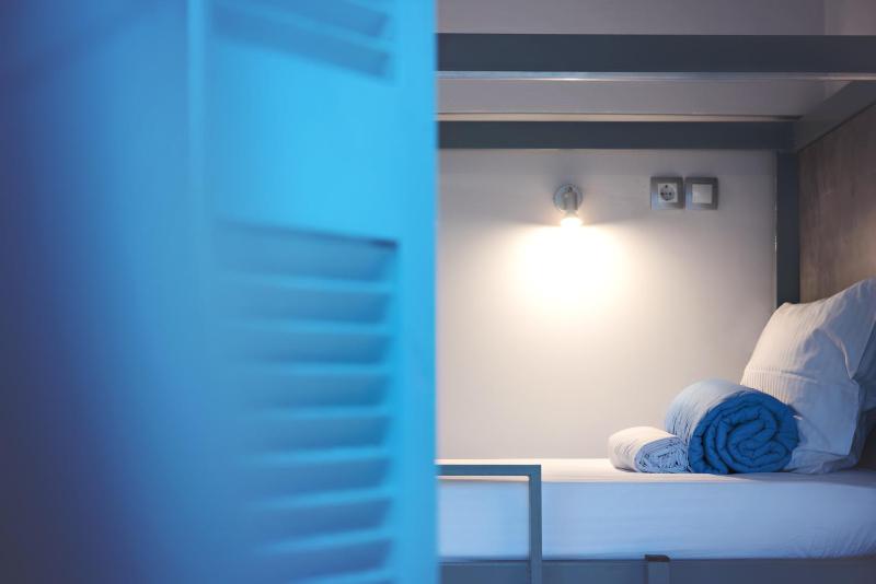 Standard Twin Room with shared Terrace image 3