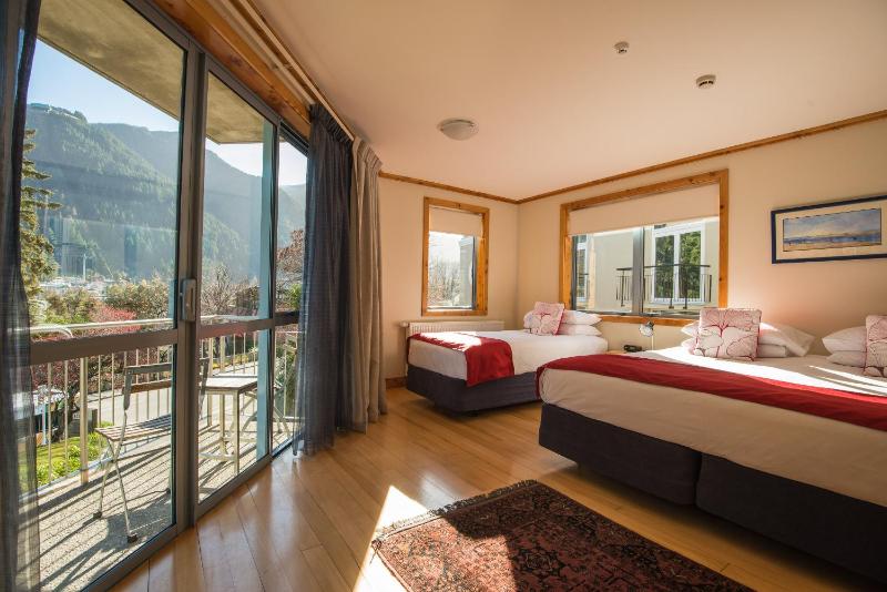 Deluxe Twin Room image 1