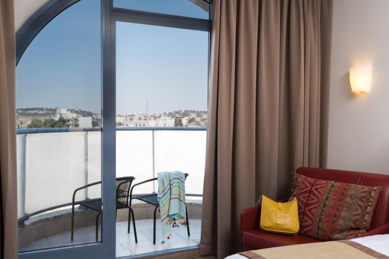 Superior Double or Twin Room with Balcony image 2