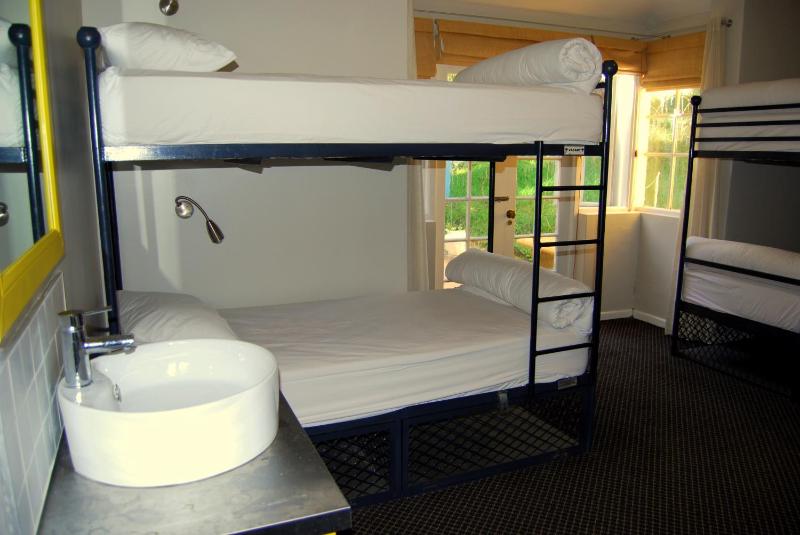 Bed in 8-Bed Mixed Dormitory Room image 4