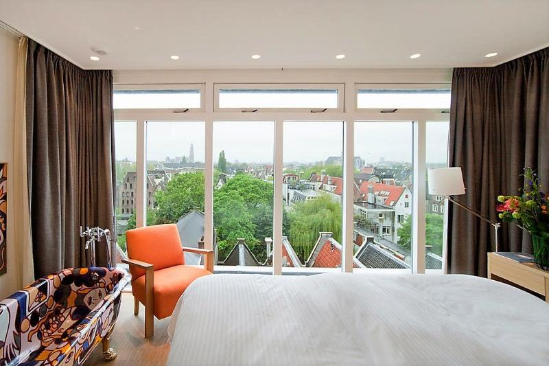 Penthouse with City View image 3