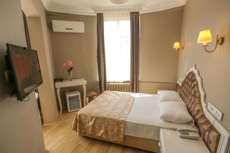 Standard Double or Twin Room image 4